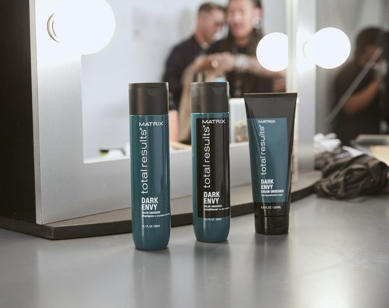 Кондиціонер для блиску темного волосся Matrix Total Results Dark Envy Conditioner 300 мл фото