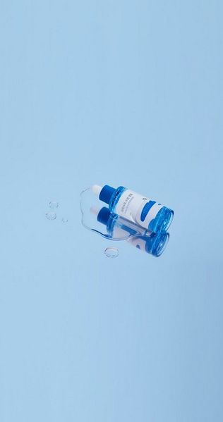 Увлажняющая сыворотка концентрированная с березовым соком Round Lab Moisturizing Ampoule 50 мл фото